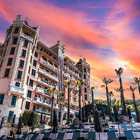 Royal Castle Design & Hotel