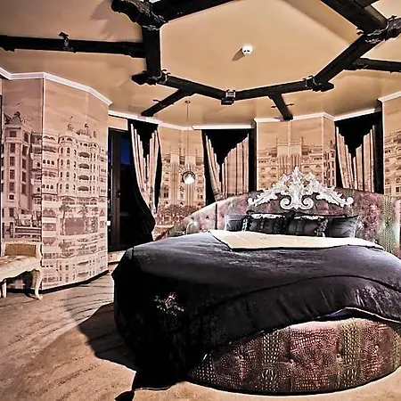 Royal Castle Design & Hotel