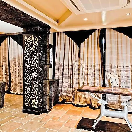 Royal Castle Design & Hotel