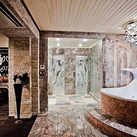 Royal Castle Design & Hotel