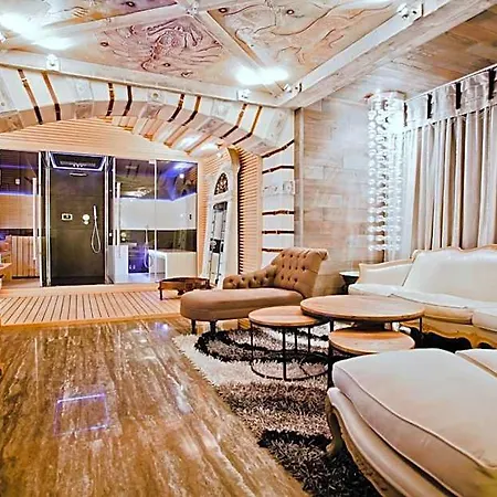 Royal Castle Design & Hotel 5*